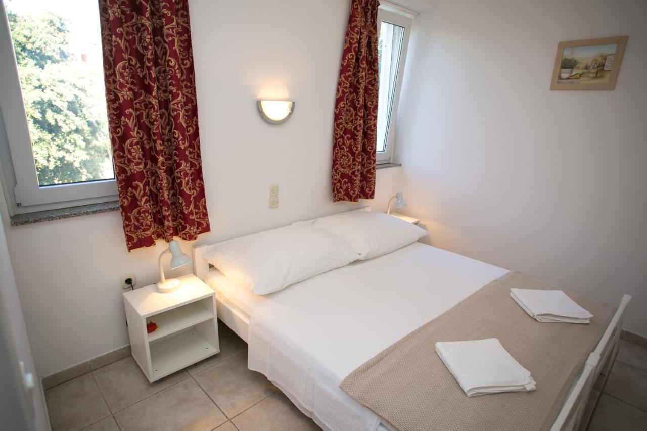 Apartments Ostrea - Mimoza ノヴァリャ エクステリア 写真