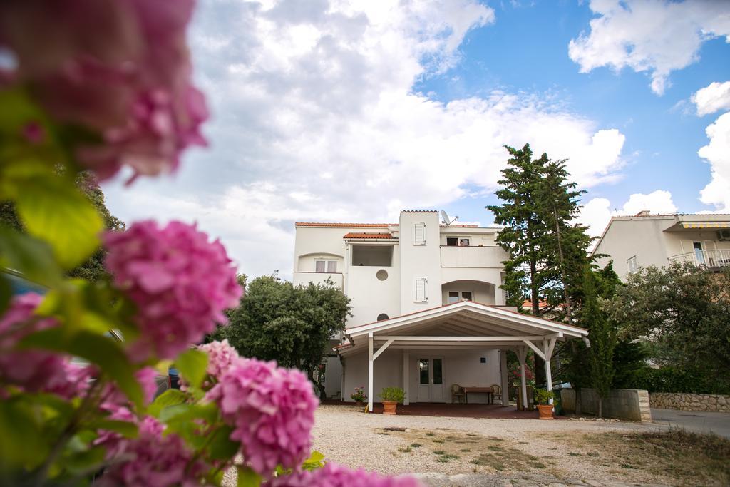 Apartments Ostrea - Mimoza ノヴァリャ エクステリア 写真